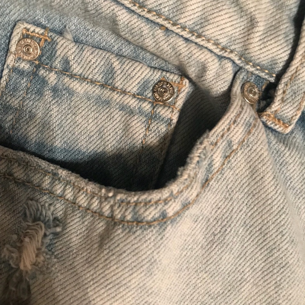 DENIM SHORTS! - Picture 5 of 6
